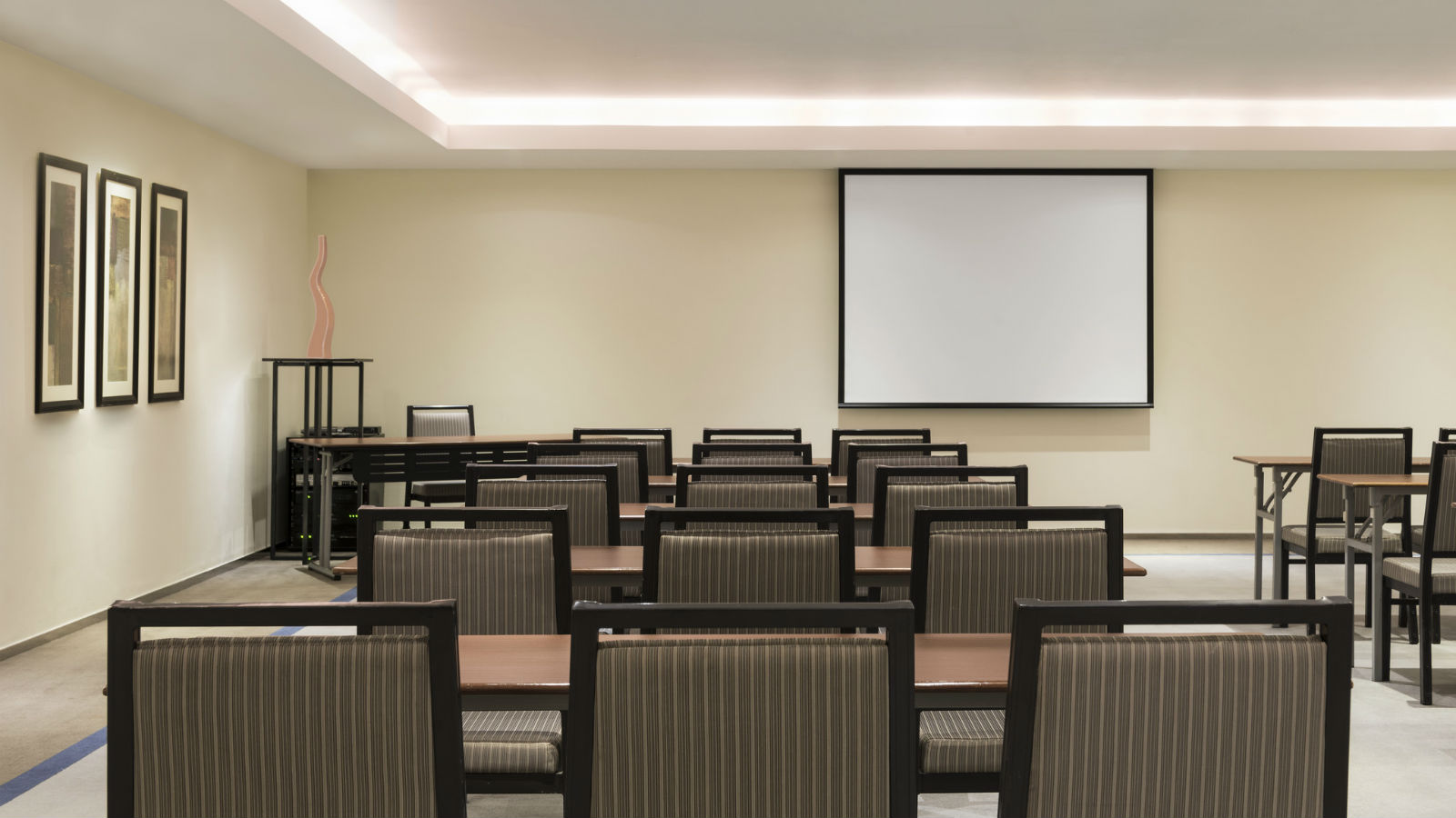 THE WESTIN DUBAI MINA SEYAHI MEETING ROOM