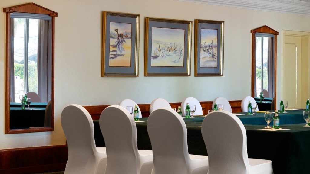 Le-Meridien-Dubai-meetings room