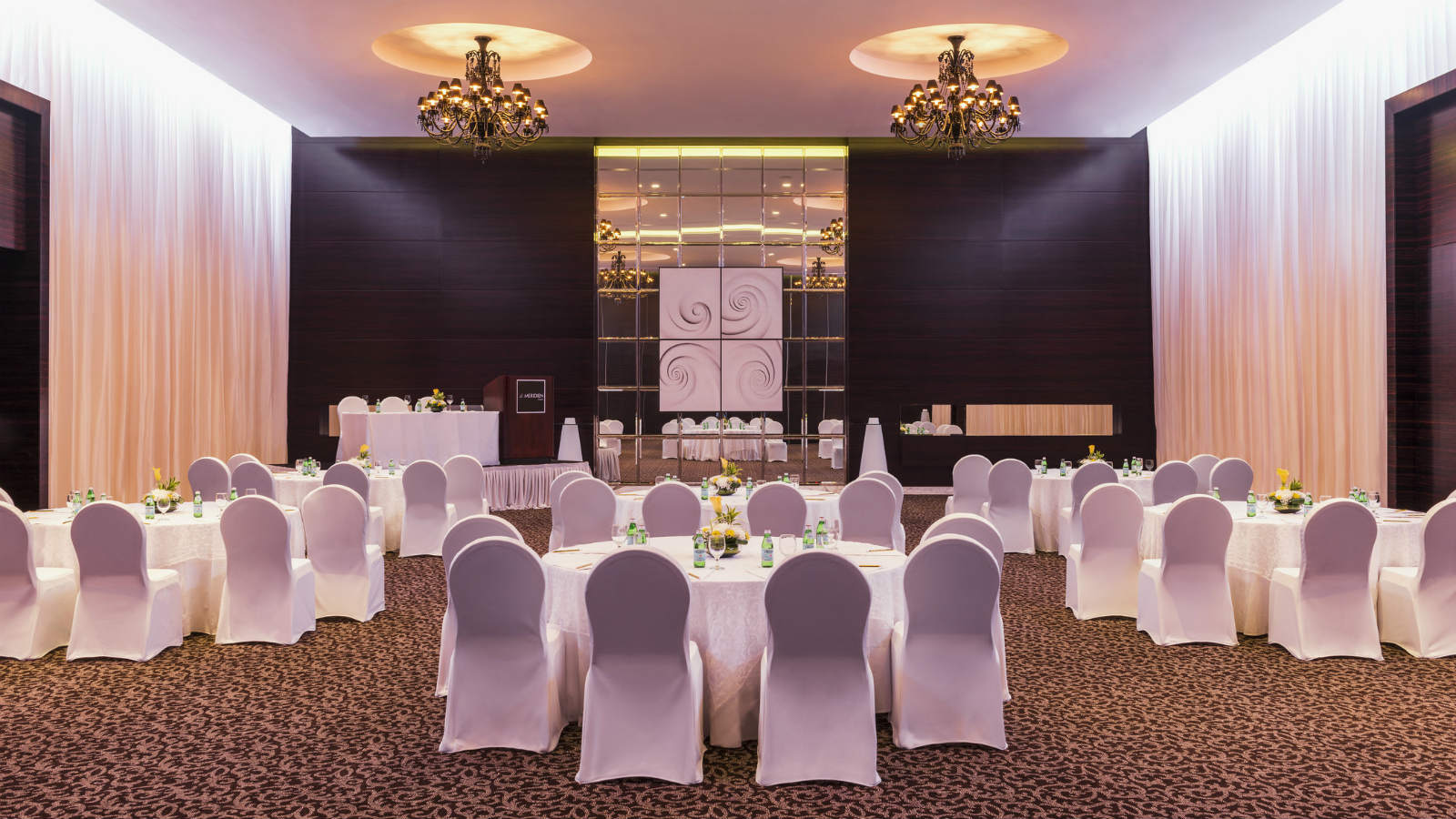 Wasl-Cabaret-Style-le-meridien-dubai