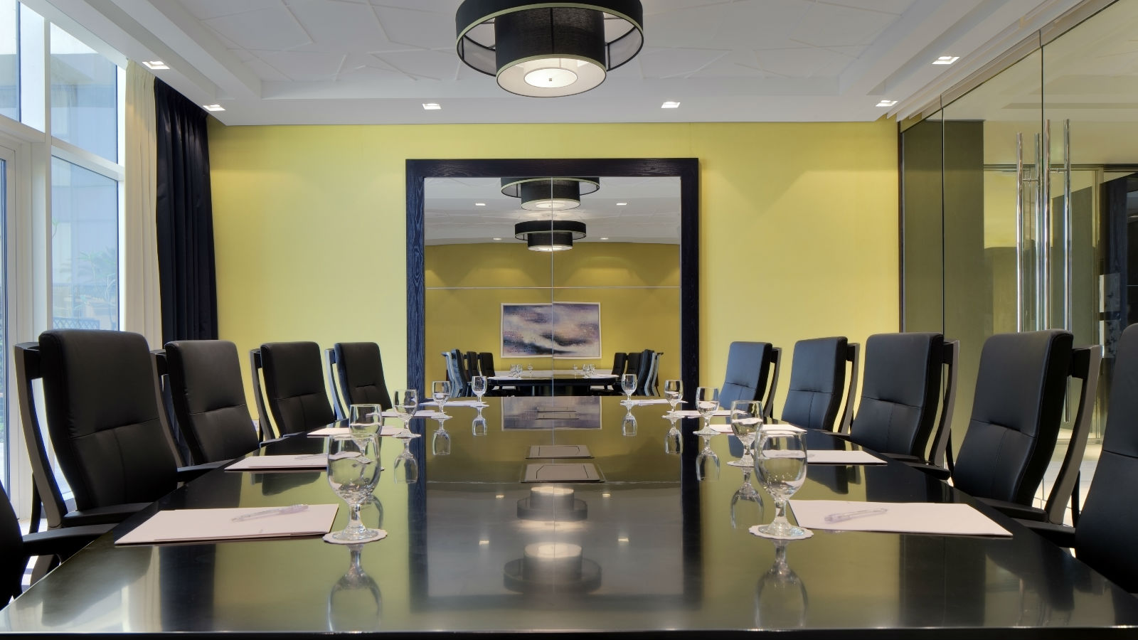 board-room-at-le-meridien-airport-hotel