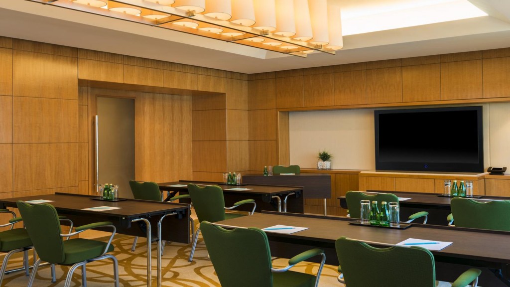 Four Points by Sheraton Sheikh Zayed Road meeting room