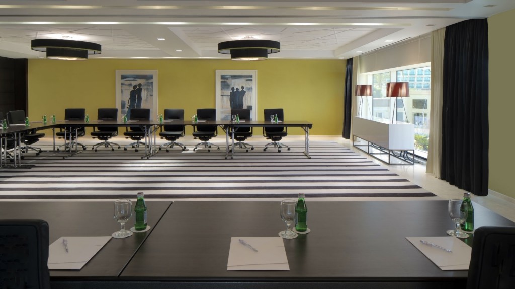 meeting-room-at-le-meridien-airport-hotel-